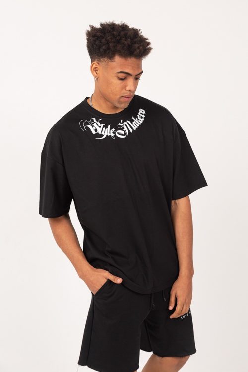 Oversized boyfriend t-shirt σε μαύρο χρώμα με στάμπα style makers σε λευκό χρώμα TLO226