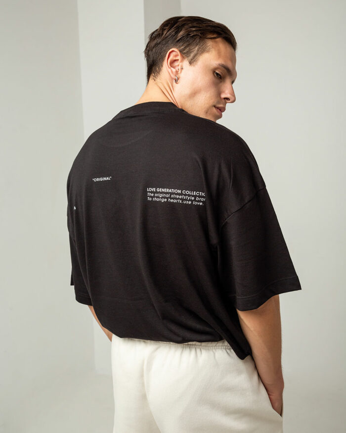 Ανδρικό μαύρο oversized t-shirt με στάμπα στην πλάτη