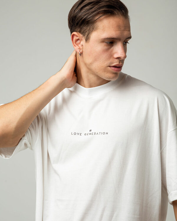 Oversized ανδρικό λευκό μπλουζάκι με στάμπα Love Generation